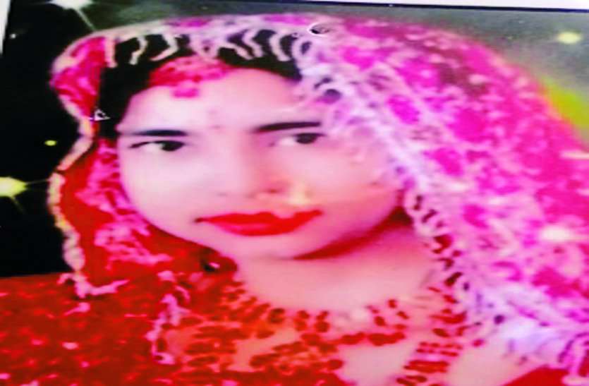 woman लापता युवती का वेयरहाउस में लटका मिला शव