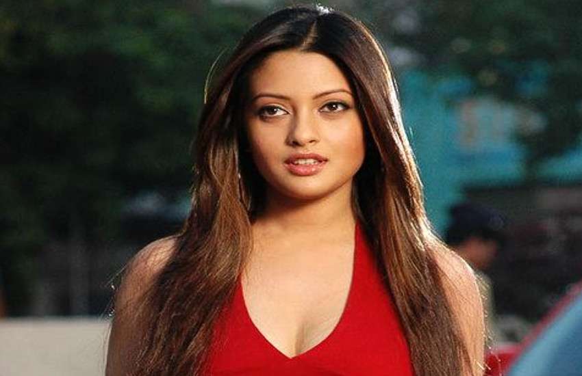 riya-sen-said-she-is-afraid-of-labour-pain