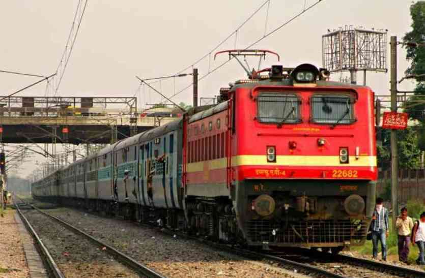 CG News समाप्त हुआ मेगा ब्लाक, लेकिन ये एक्सप्रेस ट्रेन वापस लौट रही 12 घंटे की देरी से