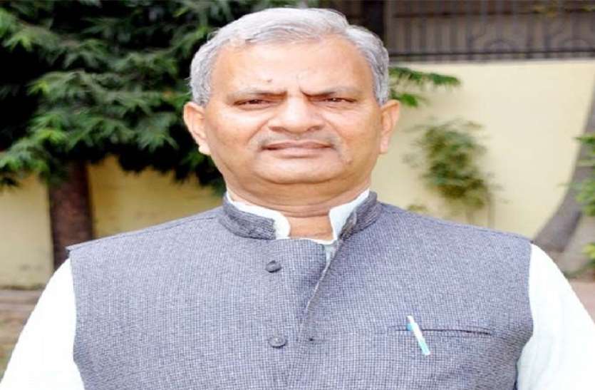Naresh Uttam Patel say on azam statement about jayaprada आजम खां का बचाव में आगे आये नरेश उत्तम पटेल, जब नहीं दे पाए जवाब तो बीच में ही छोड़ी प्रेस कॉन्फ्रेंस