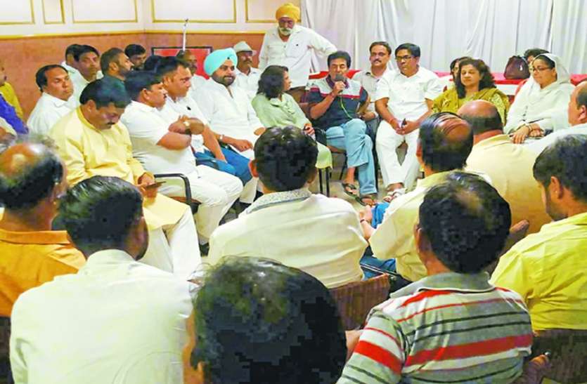 ndore कांग्रेस का इंदौर के लिए अलग से घोषणा-पत्र