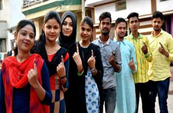 PHOTO GALLERY : Our first vote for the country.... फोटो गैलरी : हमारा पहला मतदान देश के लिए.