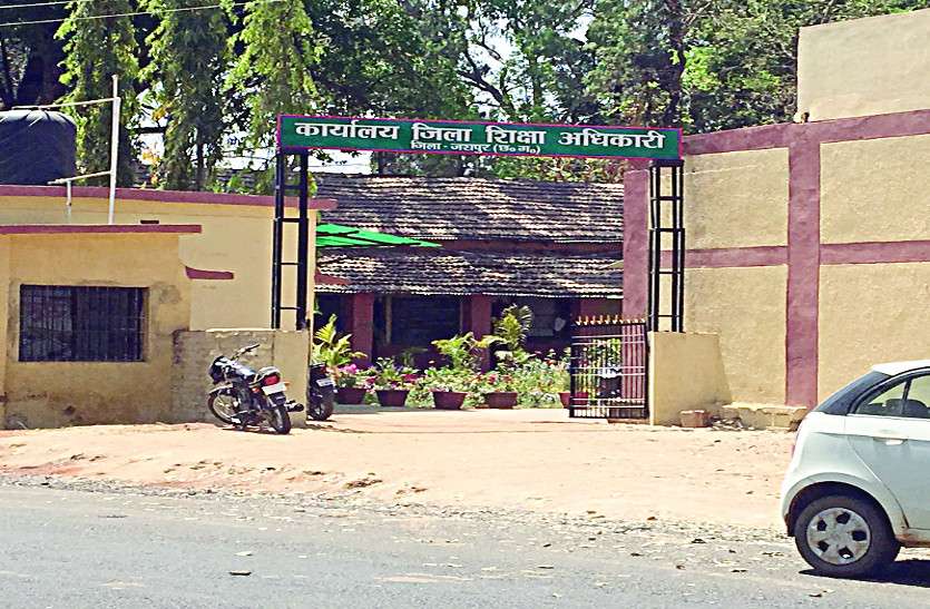 jashpur nagar पत्रिका की खबर के बाद खुली शिक्षा विभाग में सामग्री सप्लाई की पोल