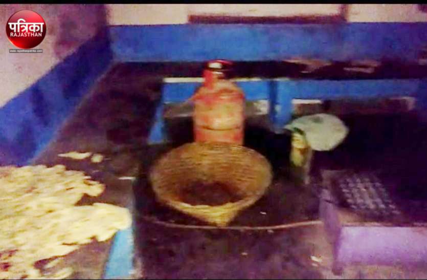 banswara बांसवाड़ा : होस्टल में खाना पका रहे थे बच्चे, तभी भभक उठा गैस चूल्हा और सिलेण्डर, आग की लपटें देख मची अफरा-तफरी और...