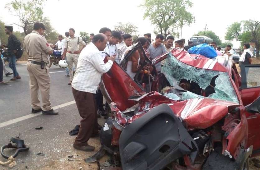 car शादी से लौट रहे परिवार की कार डंपर से भिड़ी, 10 माह के बच्चे सहित चार की मौत