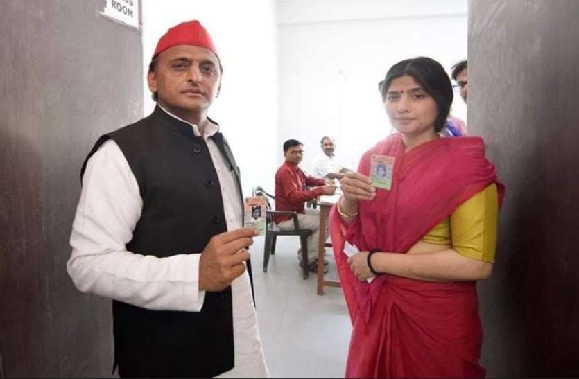 Yadav family not show together for leader mulayam in matdan