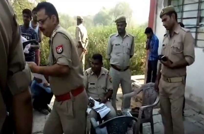 Young Man murder in banda up जब लोगों ने काशीराम कालोनी के पीछे देखा युवक का शव, तो देखकर रहे गए हैरान, हांथ की कटी हुई थी नश