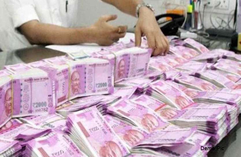 lok sabha election 2019 in mp लोकसभा चुनाव 2019: वोटिंग से पहले यहां मिली लाखों रुपए की नगदी, सोना चांदी, मचा हडक़ंप!