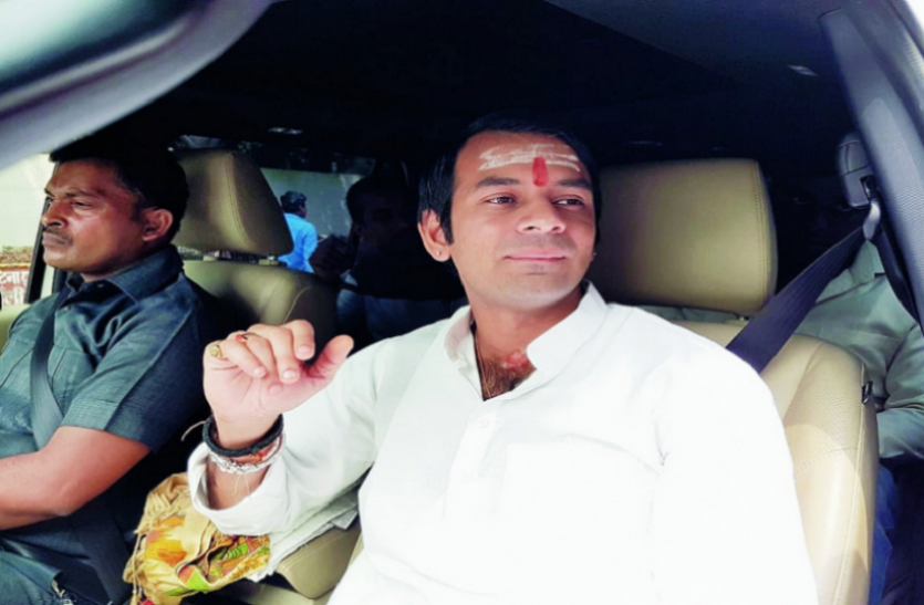 tej pratap तेज प्रताप यादव ने फिर दिखाए बागी तेवर, आरजेडी प्रत्याशी के खिलाफ करेंगे रोड शो