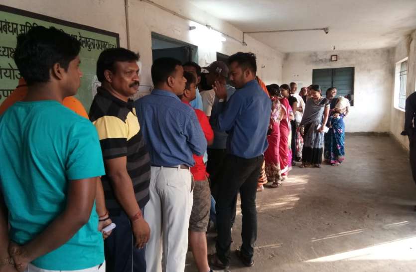 मॉक पोल में 23 वीवीपीएटी, 4 बैलेट यूनिट और 7 कंट्रोल यूनिट हुआ खराब मॉक पोल में 23 वीवीपीएटी, 4 बैलेट यूनिट और 7 कंट्रोल यूनिट हुआ खराब