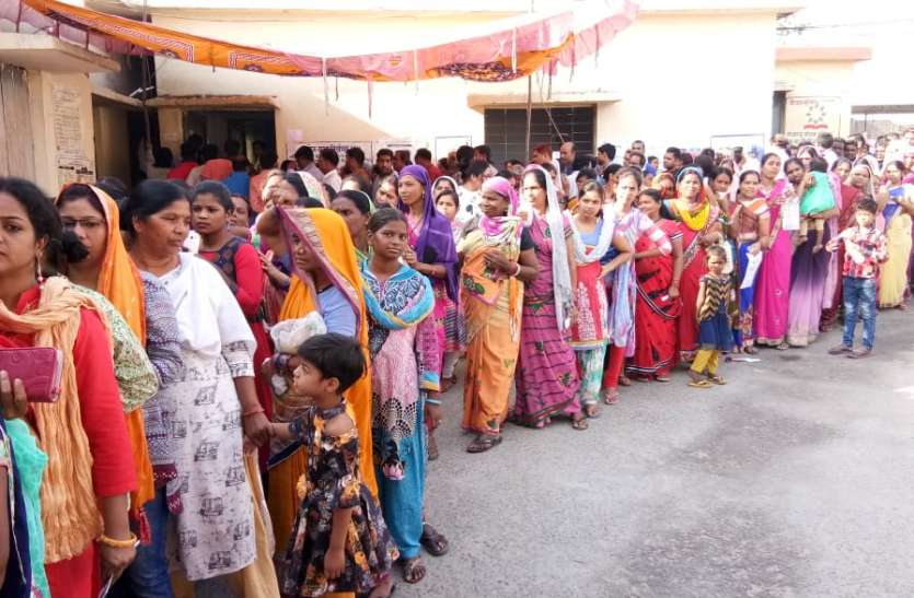 पहले दो घंटे में सिर्फ सात प्रतिशत दर्ज हुआ ऊर्जाधानी का मत प्रतिशत, मतदान जारी पहले दो घंटे में सिर्फ सात प्रतिशत दर्ज हुआ ऊर्जाधानी का मत प्रतिशत, मतदान जारी