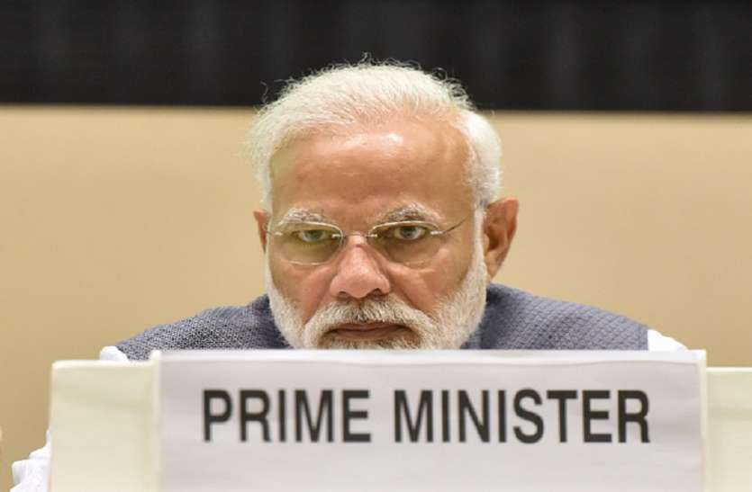 Narendra Modi चुनाव आयोग पहुंची कांग्रेस, कहा- मोदी कर रहे आचार संहिता का उल्लंघन, 48 घंटे का बैन लगे