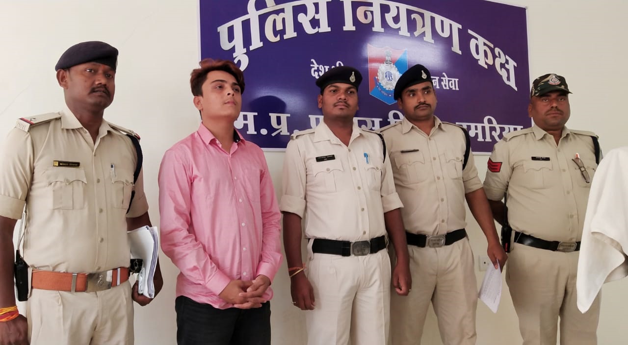Shipping Corporation was steeped in the name of employing rupees शिपिंग कॉरपोरेशन में नौकरी लगाने के नाम पर ऐंठ रहा था रुपए,