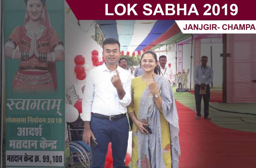 vote ऐसा क्या हुआ बूथ में कि कलेक्टर को देख हैरान हुए मतदाता