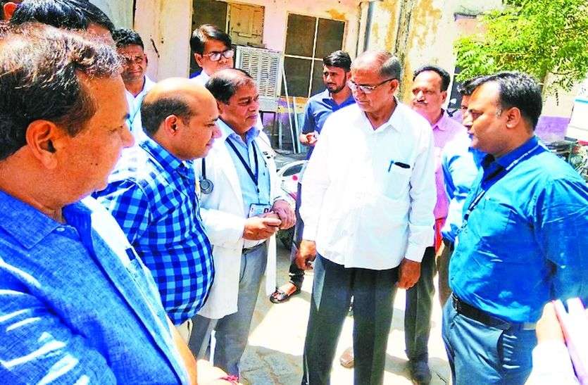 sikar local news हे भगवान ये अस्पताल हैं या कचरा घर?????
