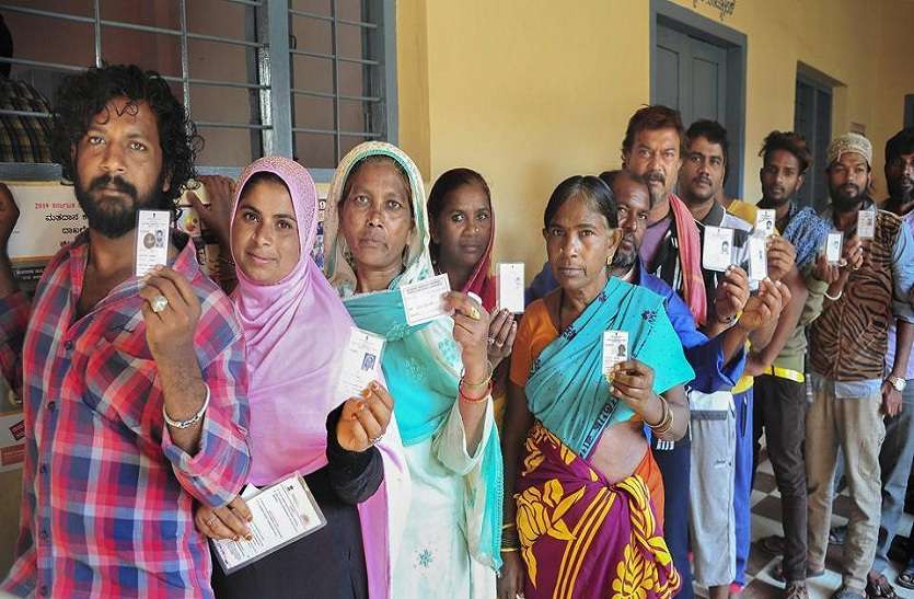 lok sabha chunav 2019 third phase voting live update यूपी में तीसरे चरण के मतदान के लिए इन 10 सीटों पर वोटिंग जारी, जानिए अब तक कितने प्रतिशत हुई वोटिंग