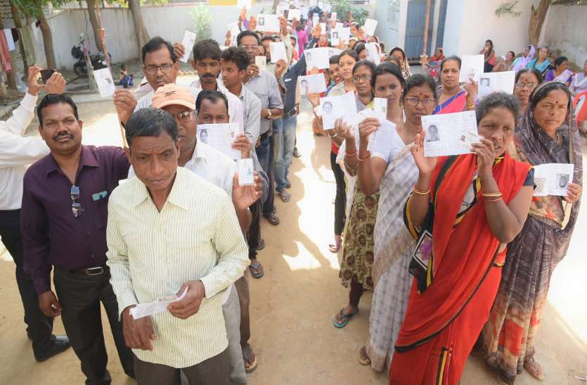 Voters सरगुजा लोकसभा में देर शाम तक मतदान, आंकड़ा पहुंचा 75.06 प्रतिशत, पिछले चुनाव में इतनी हुई थी वोटिंग
