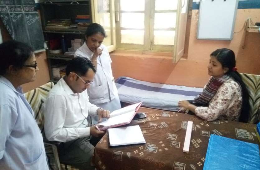 Antomogist, lab, officer, inspection, malaria, mosquito nets, medicated mosquito nets, instructions एंटोमोलाजिस्ट ने लैब रेकॉर्ड में खामियां देख लगाई फटकार