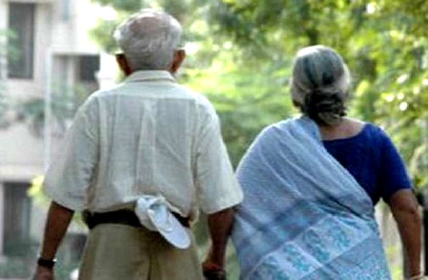 patrika प्रताडऩा से तंग आकर बुजुर्ग दंपती ने बेटों को किया जायदाद से बेदखल, बूढ़ी मां बोली, अब और नहीं सह सकती....