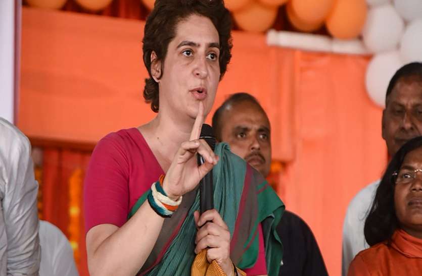 priyanka gandhi प्रियंका ने मजबूत की रिश्तों की डोर, लोगों ने कहा 'कांग्रेस गई गांव-गांव, कौआ बोले कांव-कांव'