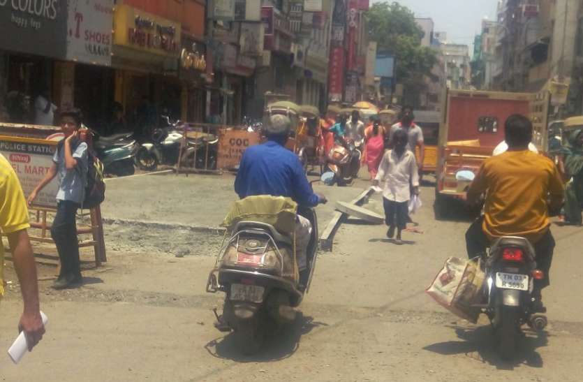 Chamacham roads in electoral atmosphere चुनावी माहौल में चमाचम सडक़ें