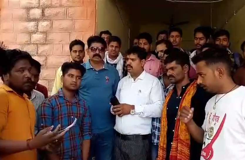 cow slaughter in sanvrad village of anandpal अब आनंदपाल के गांव सांवराद से आई ये बड़ी खबर, सामाजिक संगठनों ने किया प्रदर्शन
