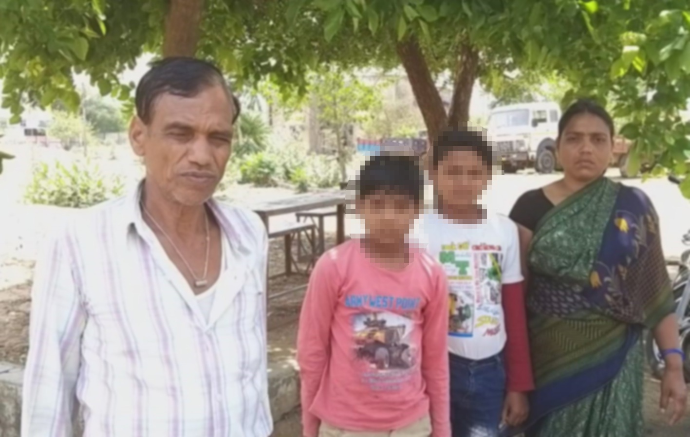In-laws applicants and children are tortured ससुराल वाले प्रार्थी एवं बच्चों को रहे प्रताडि़त