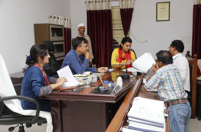 expenditure खर्च में कांग्रेस प्रत्याशी भाजपा से आगे