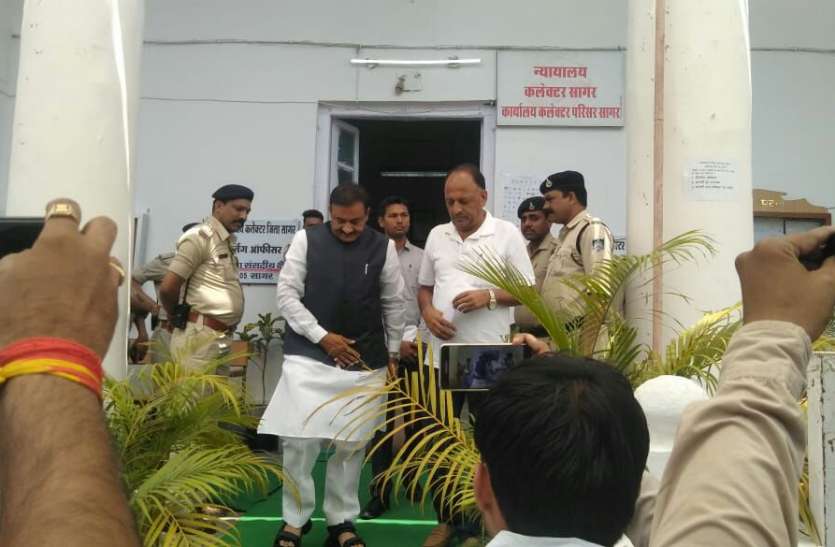 सागर लोक सभा के बदलते समीकरण पर लगा ब्रेक,इस प्रत्याशी ने लिया नामांकन वापस सागर लोक सभा के बदलते समीकरण पर लगा ब्रेक,इस प्रत्याशी ने लिया नामांकन वापस