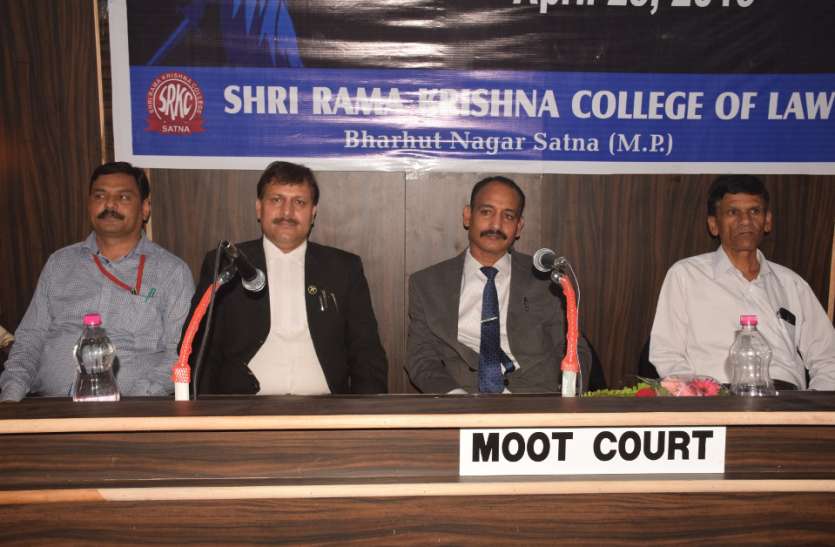 Winning Team Trophy, Cash Prize and Testimonial Award विजेता टीम का ट्राफी, कैश प्राइज और प्रशस्तिपत्र से सम्मान