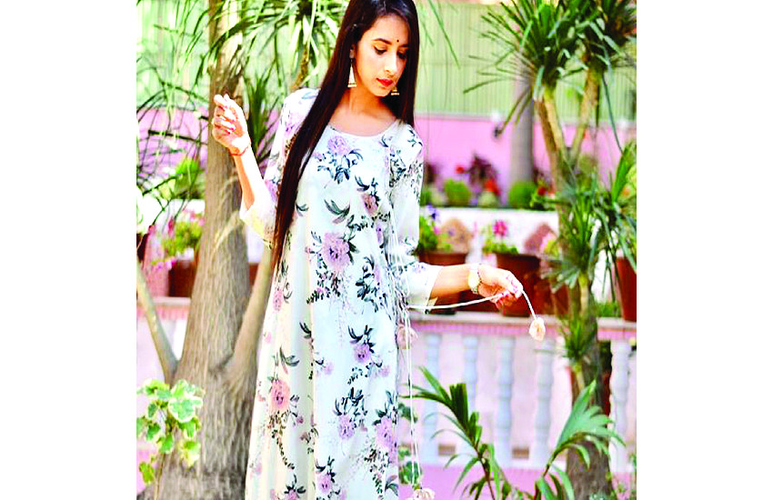 Fashion,fashion trends,Latest Fashion Trends for Women, Fashion trends : फ्लोरल प्रिंट टॉप और जेगिंस का बढ़ा ट्रेंड, कंफर्ट के साथ दे रहा अट्रैक्टिव लुक