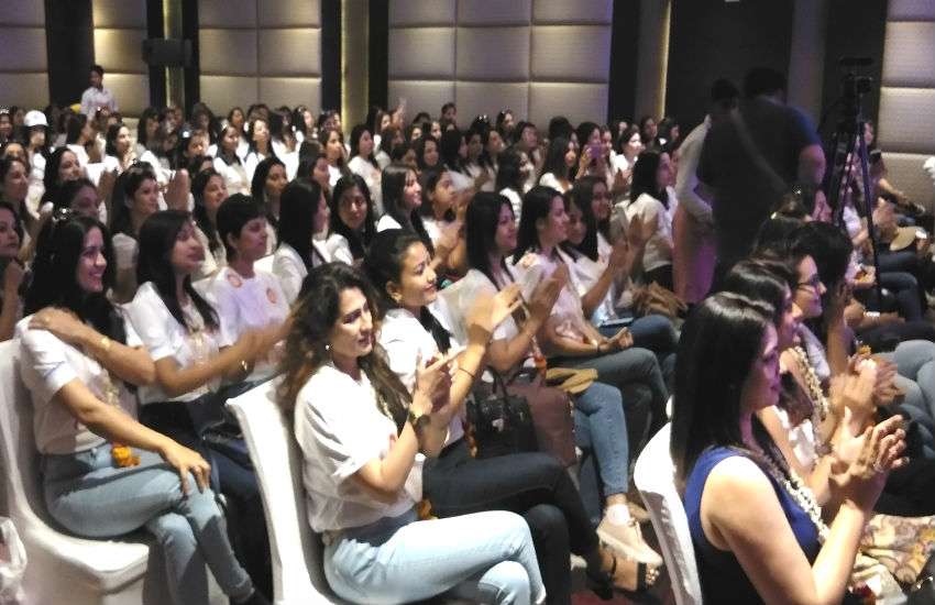 Mrs india worldwide 2019 finalists