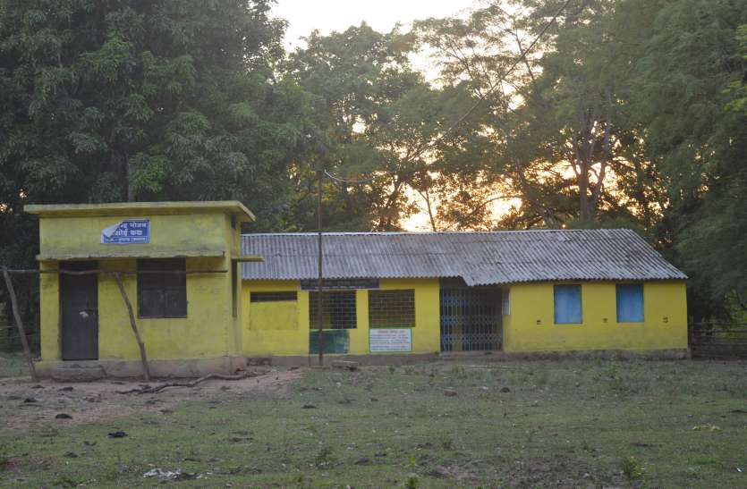 mundagarh villagers news जहां नक्सलियों ने १० घंटे ग्रामीणों को बंधक बनाकर पीटा था, वहां पहुंचा पत्रिका, पढि़ए पत्रिका की ग्राउंड रिपोर्ट