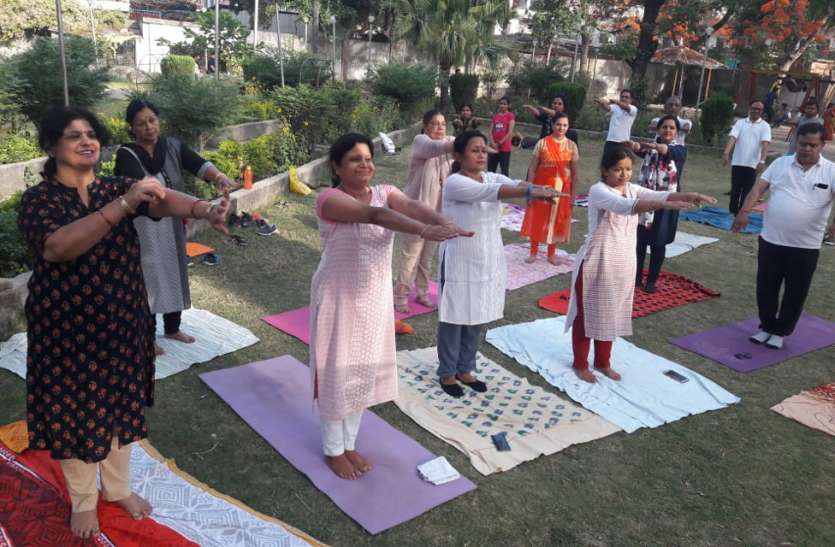 Start of Healthy Morning with Yoga योग के साथ हेल्दी मॉर्निंग की शुरुआत