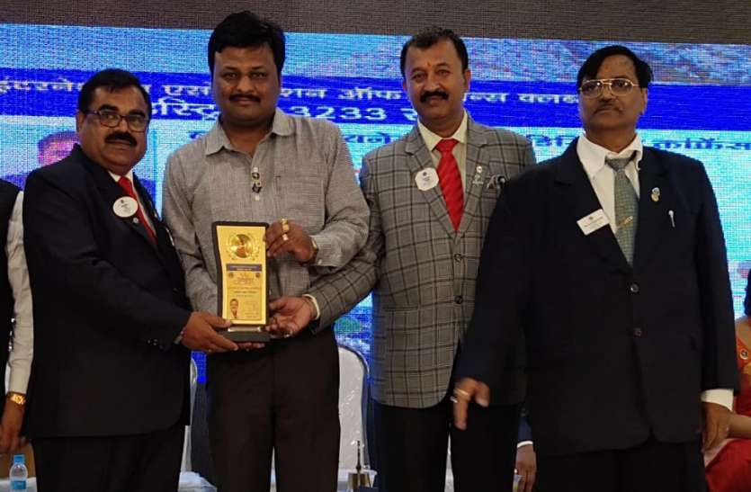 Lion Pawan Awarded Best President Award लायन पवन सर्वश्रेष्ठ अध्यक्ष अवार्ड से सम्मानित