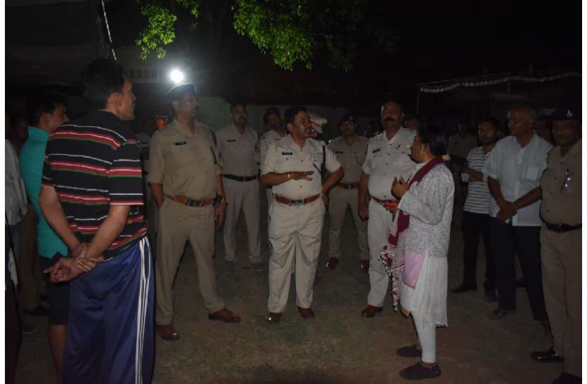 फायरिंग आदेश को लेकर मचा हडक़म्प जबलपुर में मतदान से पहले सीआइएसएफ ने मांगा फायरिंग का आदेश, मचा हडक़म्प