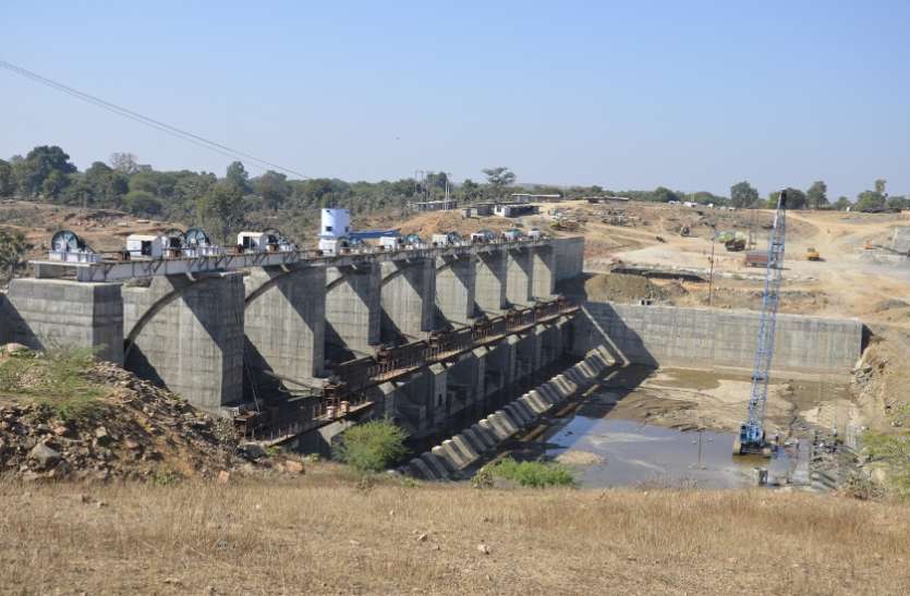 jj रेल परियोजना पर दोनों दलों का दावा, पलायन, शिक्षा, स्वास्थ्य और जलसंकट के निदान पर कोई नहीं कर रहा बात