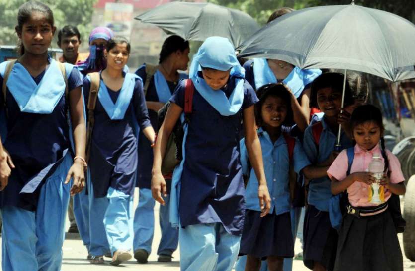 Hot summers भीषण गर्मी के कारण बदल गया सभी स्कूलों का समय, जिलाधिकारी ने जारी किए निर्देश