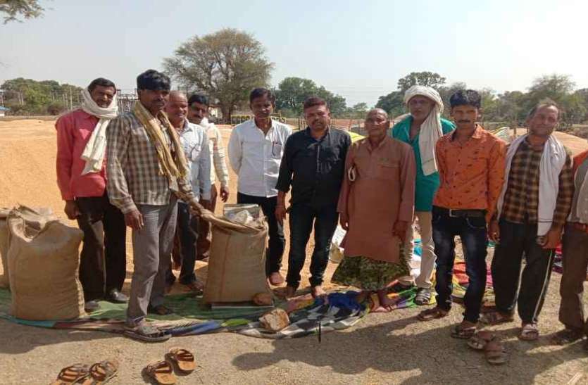 due to This warning of the farmers had to bow down the administration किसानों की इस चेतावनी के कारण झुकना पड़ा प्रशासन को