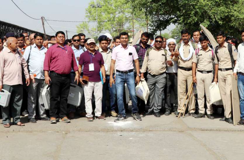 polling party मंडला संसदीय क्षेत्र के लिए गोटेगांव विधानसभा के 267 मतदान केन्द्रों में आज होगा मतदान