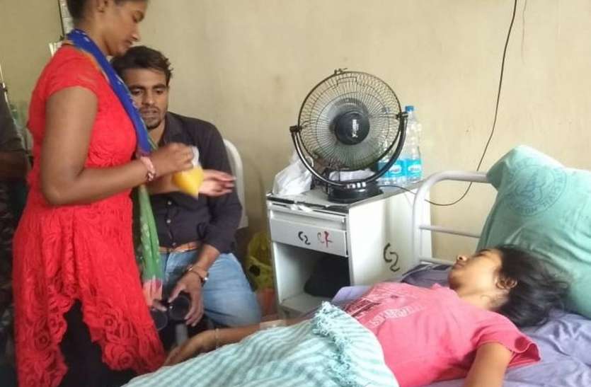 surat photo ट्रेन में लकड़ी मारकर मोबाइल गिराने वालों की खोज शुरू