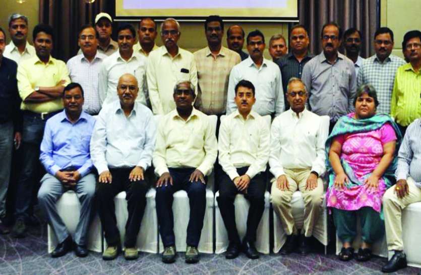 संकेत प्रणाली में सुधार व ट्रेन की गति बढ़ाने पर मंथन संकेत प्रणाली में सुधार व ट्रेन की गति बढ़ाने पर मंथन