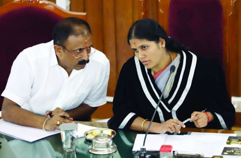 हादसों को निमंत्रण देते 616 ‘खतरनाक’ पेड़ों पर चली कुल्हाड़ी हादसों को निमंत्रण देते 616 ‘खतरनाक’ पेड़ों पर चली कुल्हाड़ी
