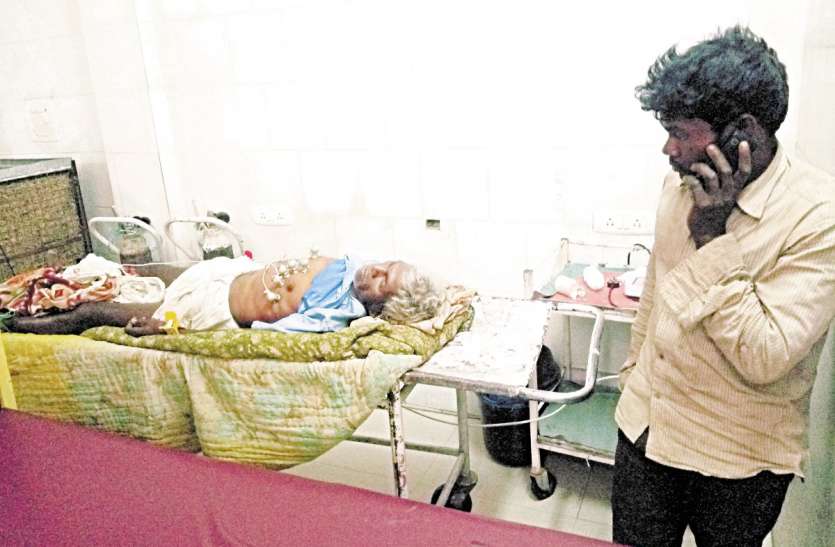 Doctor treats dead body डॉक्टर ने किया शव का इलाज