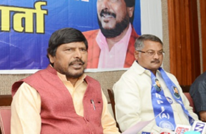 ramdas साध्वी प्रज्ञा पर अब अपनों से ही घिरी भाजपा, बढ़ सकती है मुश्किल