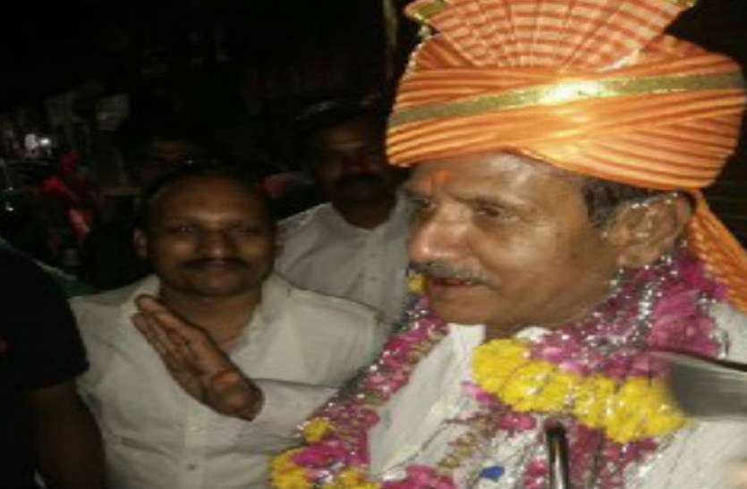 BJP candidate भाजपा प्रत्याशी ने आधी रात में अपने कार्यकर्ताओं से जो कहा वह सुनने लायक है, देखें वीडियो