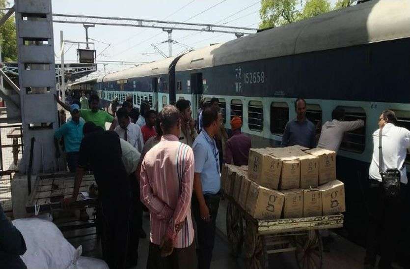 northwestern railway एक महीने तक ट्रेनों में मिलेगी कंफर्म सीट, रेलवे ने ट्रेनों के डिब्बों में की अस्थाई बढोतरी