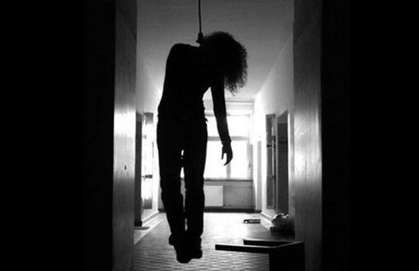suicide देररात फोन पर बात करता रहा, फिर फांसी लगा की खुदकुशी
