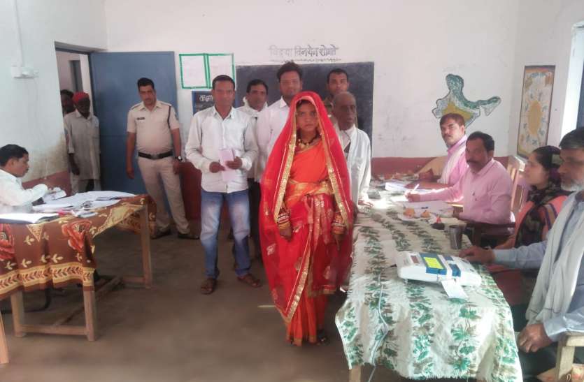 seoni ससुराल जाने से पहले दुल्हन ने किया मतदान