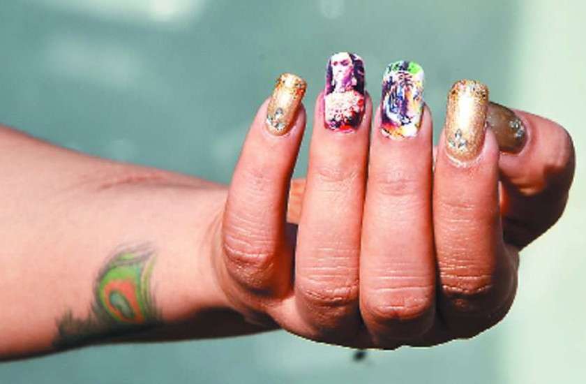 nail artist